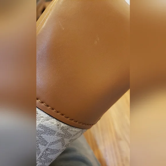 Michael Kors Signature Lillian Shoulder Bag 💫 - Picture 8 of 13